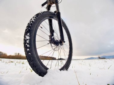Kar Extreme yarış. Kış macera ve aşırı Bisiklete binme kavramı