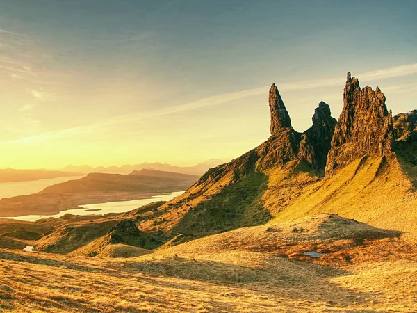 Famous vystaveny skály stařec Storr, Isle of Skye, Skotsko. — Stock fotografie