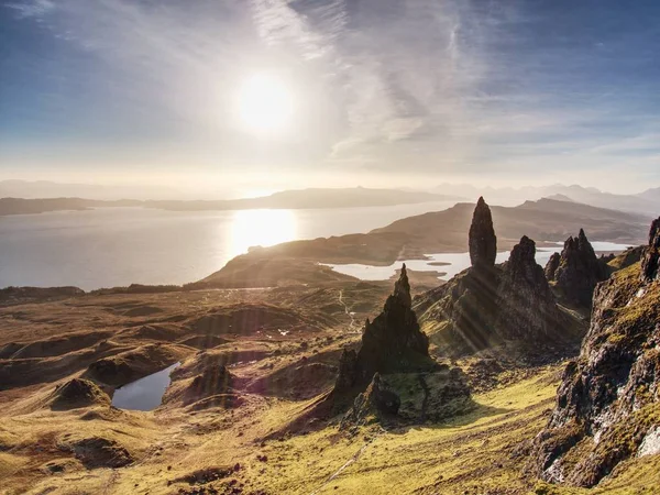 Περίφημη θέα γέροντας του Storr στη Σκωτία. Δημοφιλή εκτίθενται πετρώματα — Φωτογραφία Αρχείου