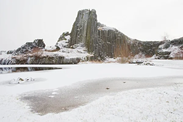 Winter basalt formation Panska skala, close Kamenicky Senov in Czech Republic — Stock Photo, Image