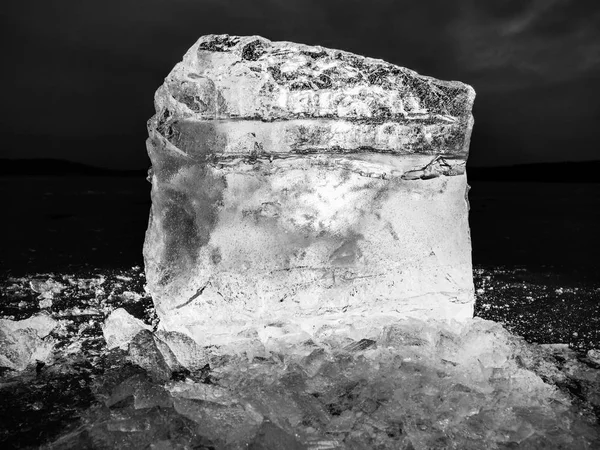 Dettaglio vista in un ghiaccio con graffi profondi e crepe. Foglia tagliata — Foto Stock