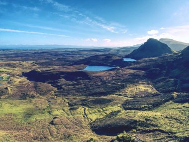 Quiraing dağlardan vallley görüntüleyin. Isle of Skye, İskoçya şaşırtıcı dağlık manzara.