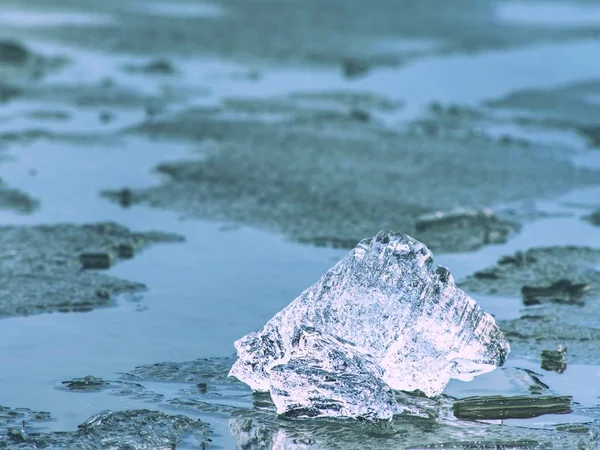 Blå is. Ice skärvan och sprucken is textur på melring glaciär. Isiga fragment — Stockfoto