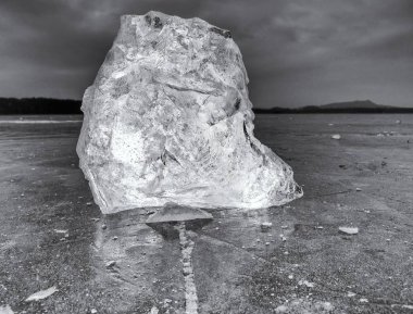 Buzdağları ve buzlar yansıyan ışık, düz buzlu düzeyi sessiz Bay akşam