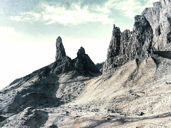 Effet abstrait. Sunrise at The Old Man of Storr - paysages étonnants aux couleurs vives . — Photo