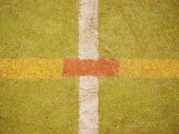 Szőrös szőnyeg a hanball játszótér. Padlója fehér vonalak jelölés sportpálya. — Stock Fotó