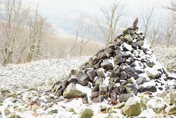 Basalt boulders field. Exposed mountain peak — Stock Photo, Image