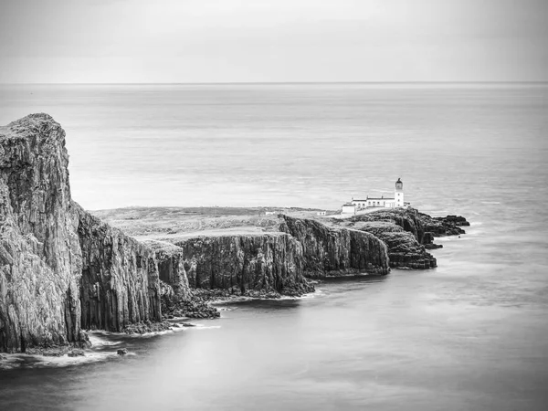 Neist Point Lighthouse, famous photographers location — Stock Photo, Image