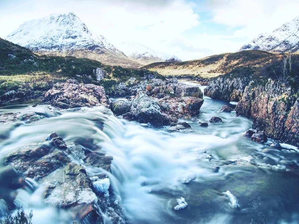 De Stob Dearg piek van Buachaille Etive Mor bij de ingang van Glen Coe. — Stockfoto