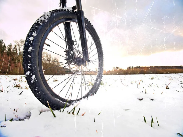 Abstrakcyjny Efekt Przodu Roweru Wszystko Szlak Zimowy Ścieżka Pokryte Śniegiem — Zdjęcie stockowe