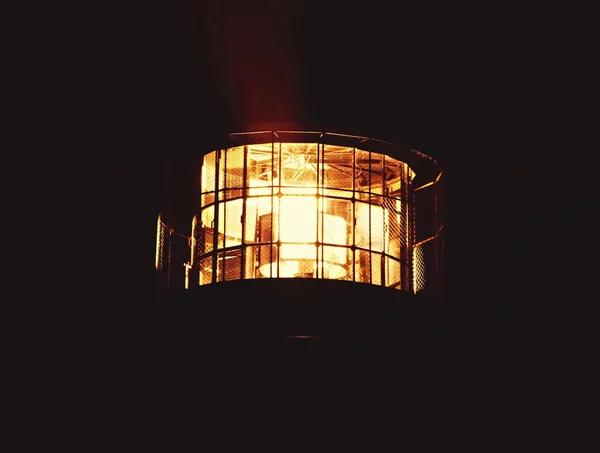 Shinning lighthouse lamp. Fresnel lens made from glass rings. Closeup night view — Stock Photo, Image