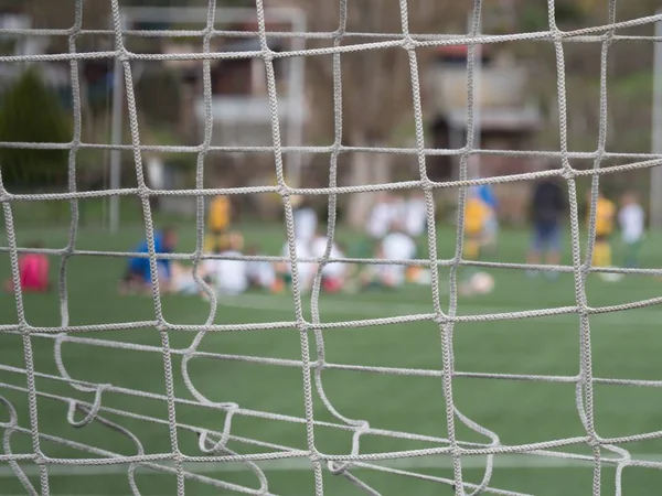 Pendurar dobrado branco preto futebol redes futebol futebol net . — Fotografia de Stock