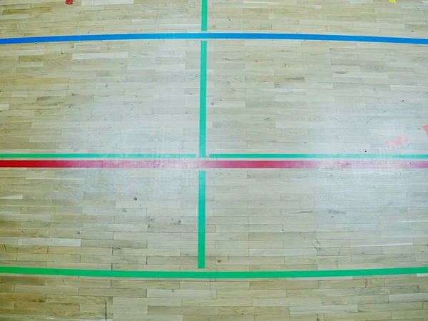 Podłodze Sali Gimnastycznej Szkoły Drewniana Podłoga Hali Sportowej Kolorowe Oznakowanie — Zdjęcie stockowe