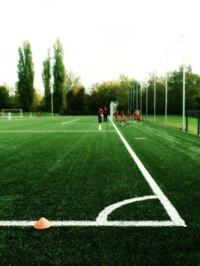 Çocuklar için futbol eğitim ekipmanları. Futbol slalom matkaplar