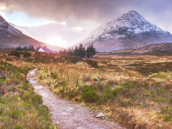 Popular trail at Coupall river, a valley in the Scottish Highlands — 스톡 사진