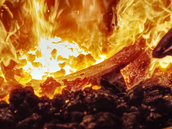 Коваль робоча металева піч, коняче взуття перед опаленням — стокове фото