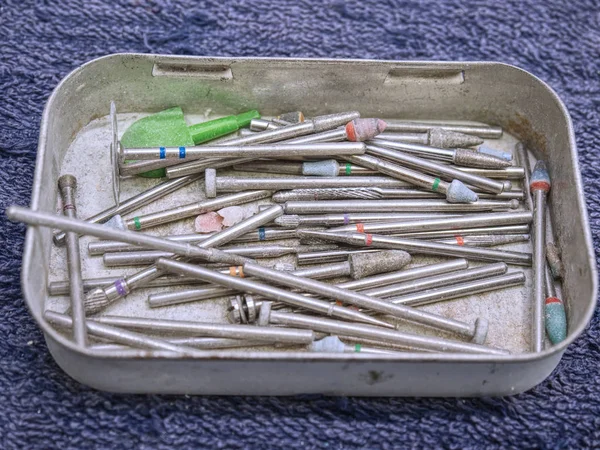 Hassas diş modellerini tehdit etmek için araçlar 