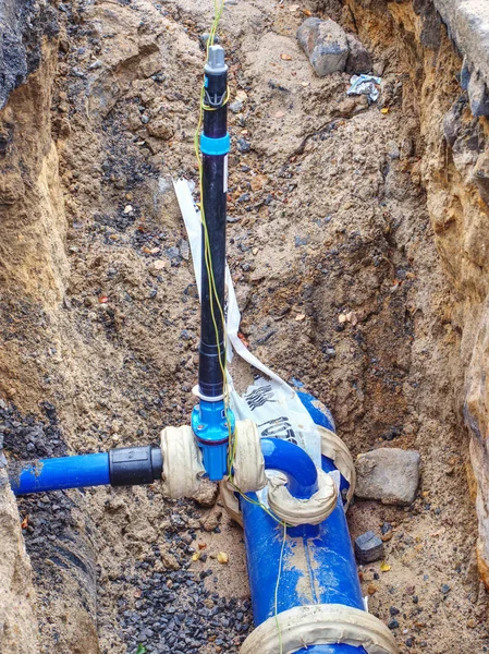 Tuyau du système d'eau potable et la vanne pour fournir de l'eau — Photo