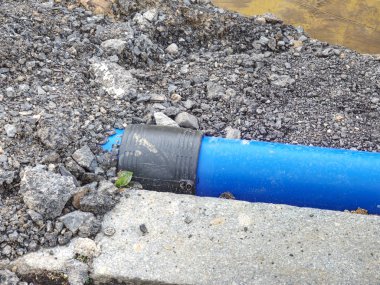 Kaynak noktası sızıntıya karşı. Boruların kurulumu