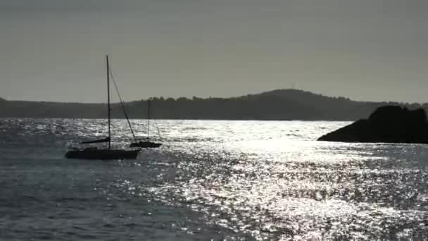 Calmo Bahía Agua Veleros Ancla Mallorca Isla España Anclados Veleros — Vídeos de Stock