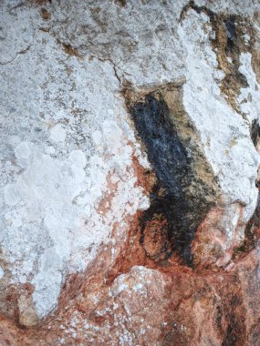 Keskin bir dağ duvarı detayı.