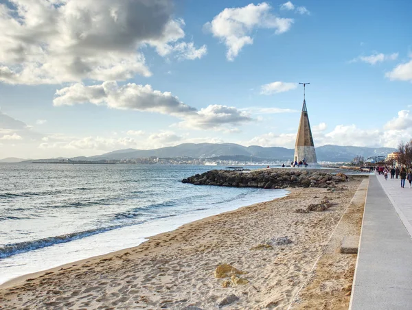 Obelisco La Gaviota ficar no calçadão da praia — Fotografia de Stock
