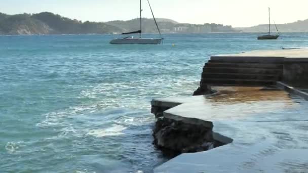 Mer Bleue Majorque Avec Quelques Bateaux Plaisance — Video