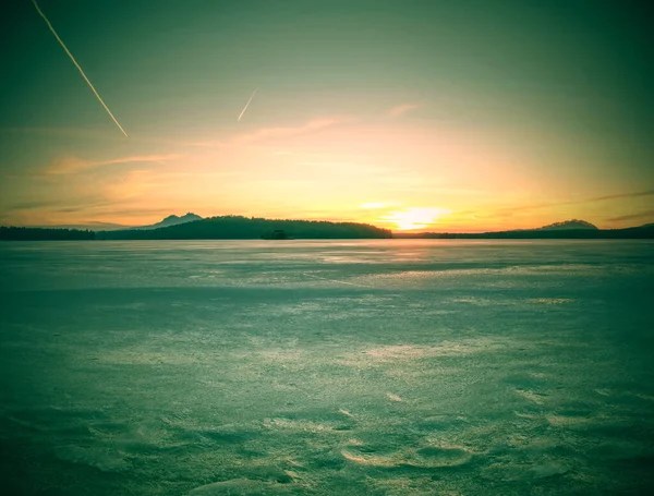 Lago Ghiacciato Ghiaccio Del Lago Congelato Catturato Con Impronte Piedi — Foto Stock