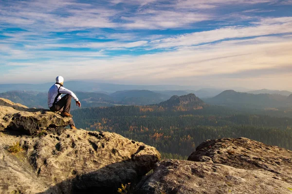 Runner Sit Moment Peak Watch Open Landscape Bellow Sharp Mountain — Stock Photo, Image