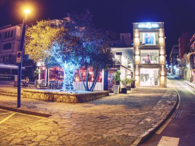 İspanya 'nın Mallorca Balear Adaları' ndaki Port D Andratx kasabasındaki eski güzel jetin parlaklığı.