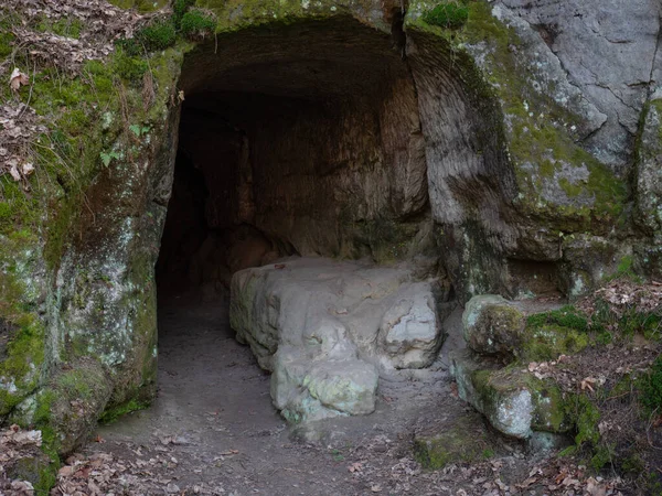 Fim Caverna Entram Cavernas Subterrâneas Catacumba Viagem Subterrânea Através Túneis — Fotografia de Stock