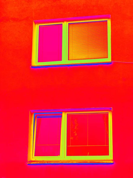 Окно Дома Термографическом Сканировании Традиционная Конструкция Флигхауса Старыми Окнами Инфра — стоковое фото