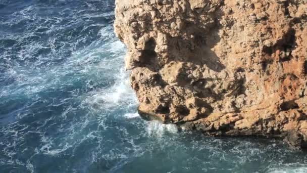 Uitzicht Scherpe Kliffen Wilde Kust Bij Cal Monjo Mallorca Spanje — Stockvideo