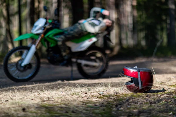 Casque Moto Repose Sur Sol Motard Équipement Pour Motard Belles — Photo