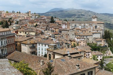 Gün ışığında Perugia silueti. İtalya