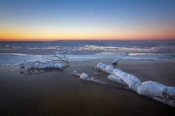 冷凍障害にぶつかると冬の風景です。自然の組成. — ストック写真