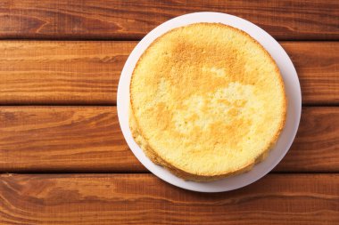 Ev yapımı bisküvi pasta unundan, pudra şekeri, yapılmış yuvarlak yumurta 