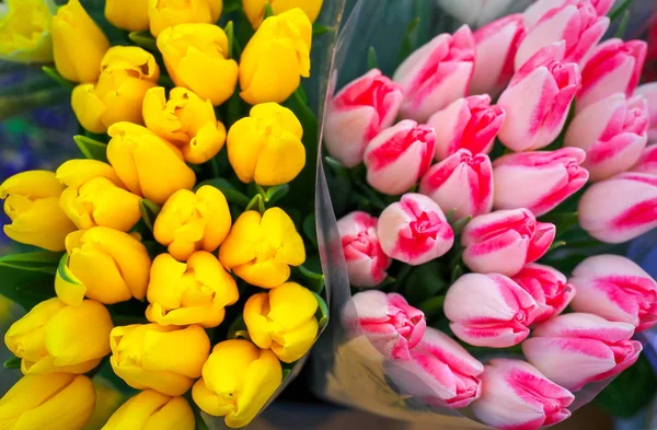 チューリップの美しいブーケ。新鮮な春の花のクローズ アップ — ストック写真