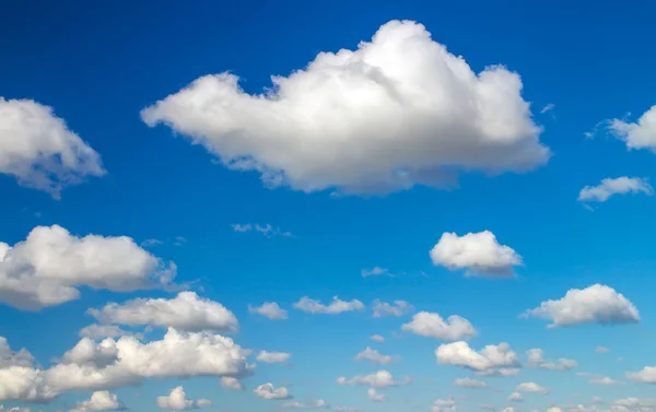 Blue Sky Background Fluffy Clouds — Stock Photo, Image