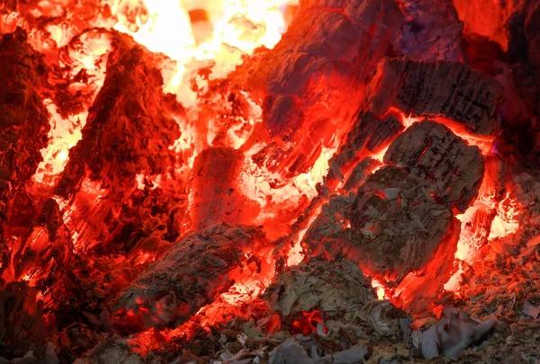 Ember di oven. Batubara merah panas — Stok Foto