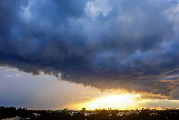 Fond Ciel Avec Des Nuages Coucher Soleil — Photo