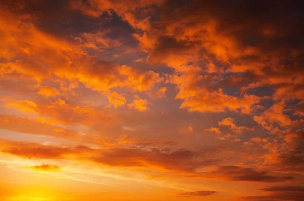Zachód Słońca Niebo Ognisty Pomarańczowe Czerwone Kolory Piękne Tło — Zdjęcie stockowe