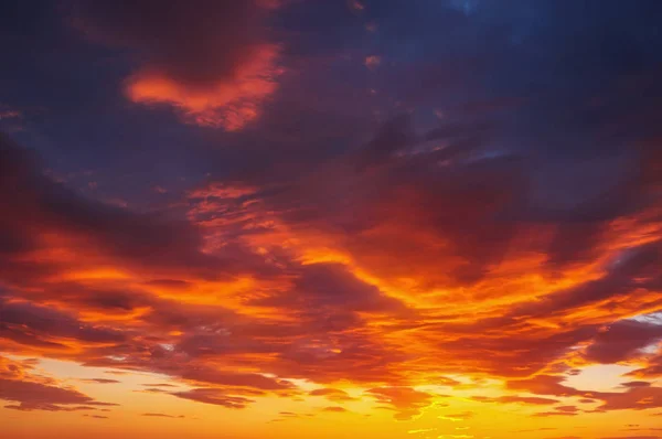 Cielo Del Atardecer Colores Ardiente Naranja Rojo Hermoso Fondo —  Fotos de Stock