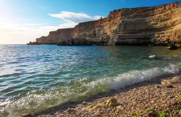 Güzel plajı ile deniz manzarası. Doğanın kompozisyon.