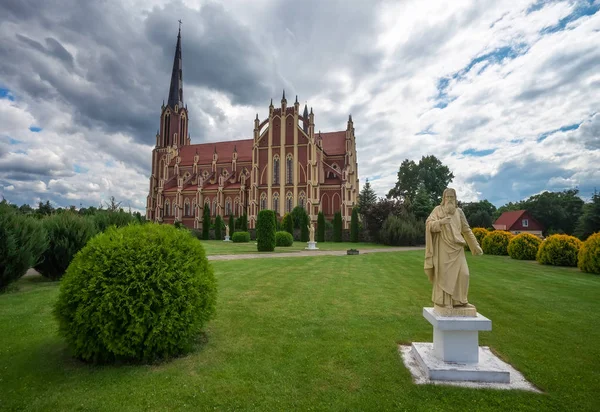 Heliga Treenighetens katolska kyrkan, Gervyaty village — Stockfoto