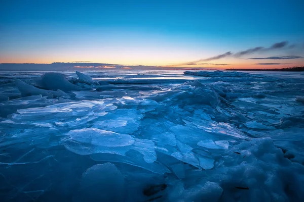 Beautiful winter landscape with sunset fiery sky and frozen lake — Stock Photo, Image