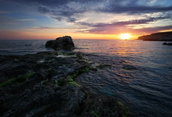 Beautiful summer landscape with sunset, colorful sky and sea — Stock Photo, Image