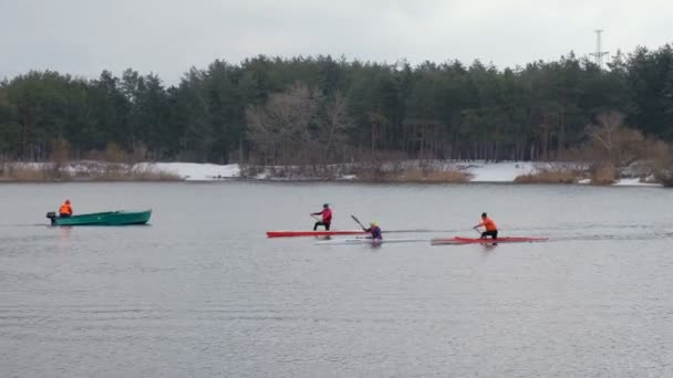 Kayak Etkinlik Gölde Kano Bir Göl Spor Aktivitesi Ile Yarışma — Stok video