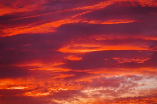 Hermoso Cielo Puesta Sol Ardiente Como Fondo —  Fotos de Stock