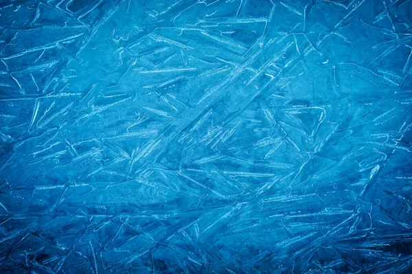 Achtergrond van blauw koud winterijs. Textuur van bevroren oppervlak. F — Stockfoto